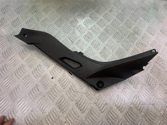 BENELLI BN125 BN 125 LEFT SEAT PANEL  YEAR 2018-2021 (CMB1194)