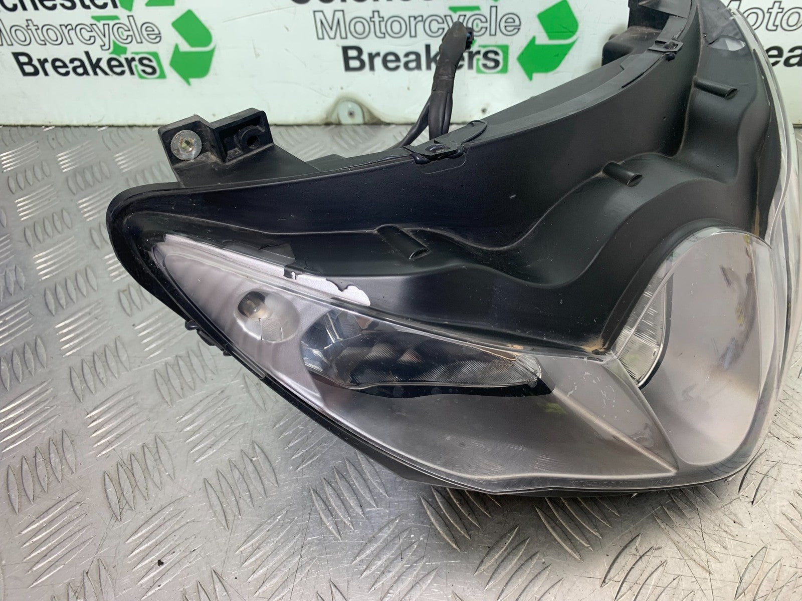 TRIUMPH 1050 SPRINT GT HEADLIGHT YEAR 2010-2016 (CMB1250)