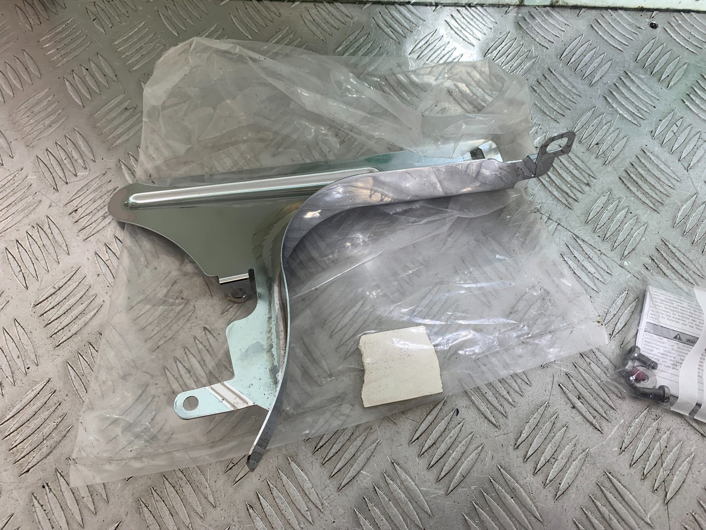 TRIUMPH THUNDERBIRD 1600 CHROME CHAIN GUARD   YEAR 2011 (CMB1107)