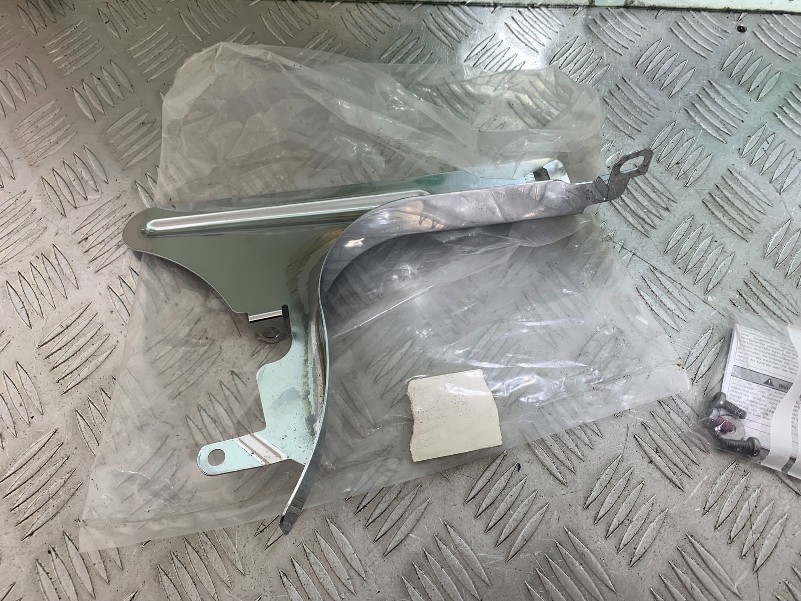TRIUMPH THUNDERBIRD 1600 CHROME CHAIN GUARD   YEAR 2011 (CMB1107)