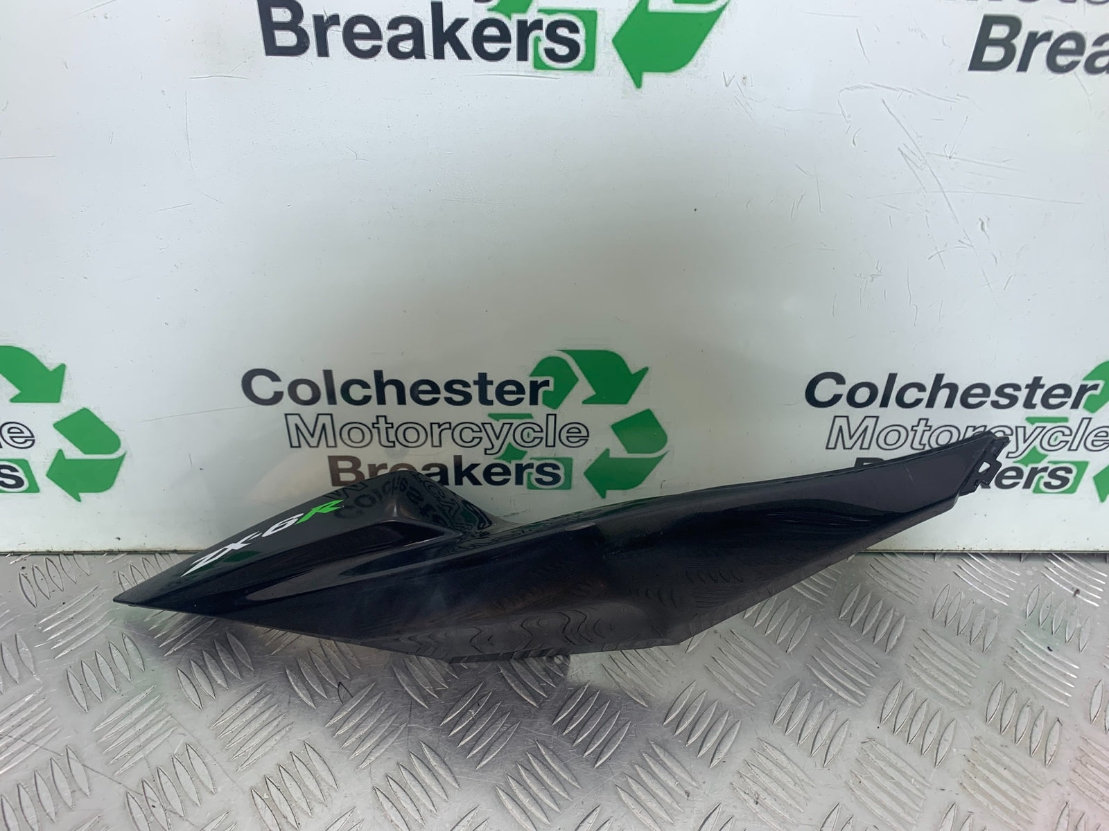 KAWASAKI ZX6R RIGHT SEAT PANEL  YEAR 2009-2012 (CMB1136)