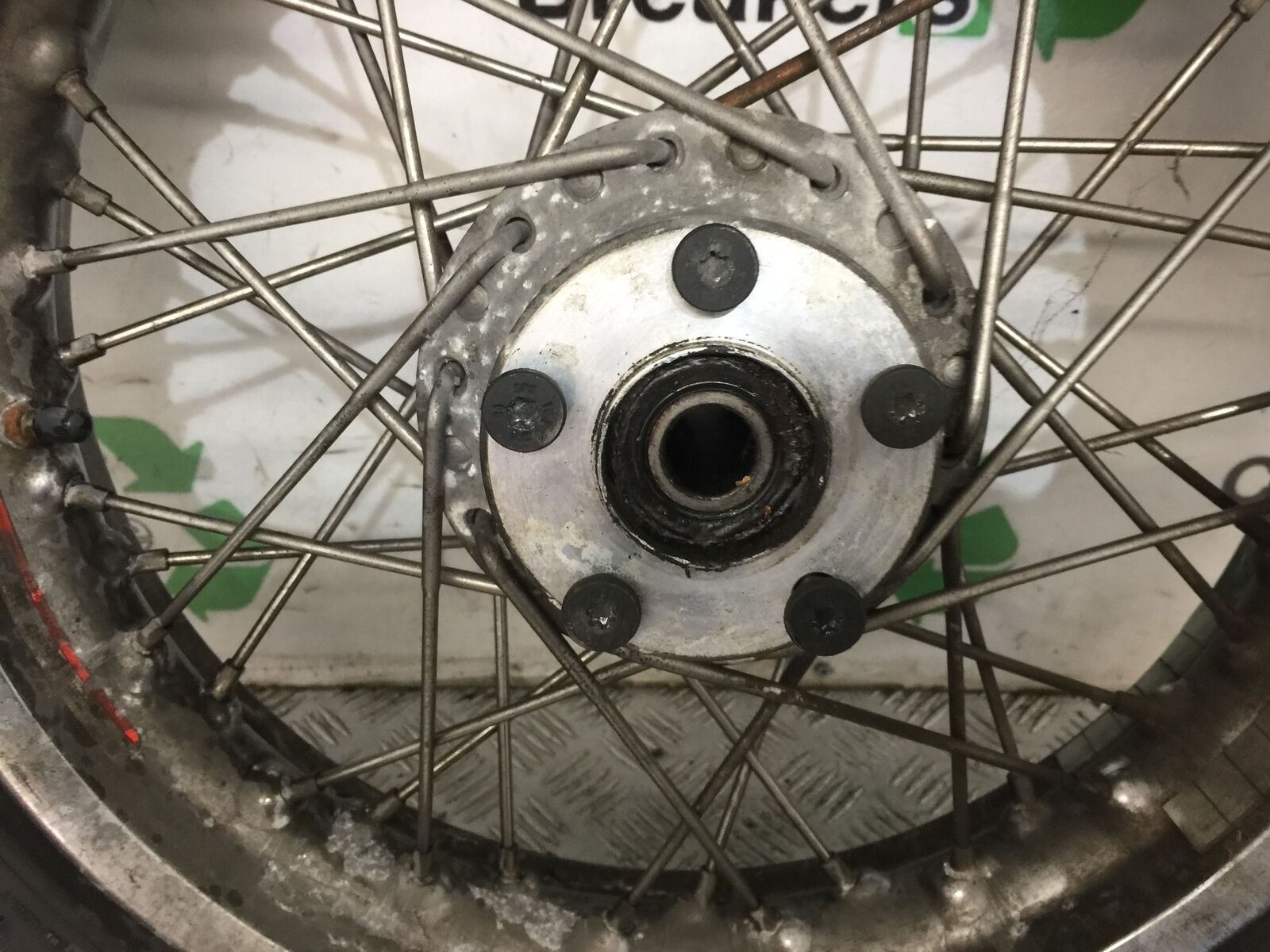 VICTORY V92 C FRONT WHEEL YEAR 2004 (STOCK 765)