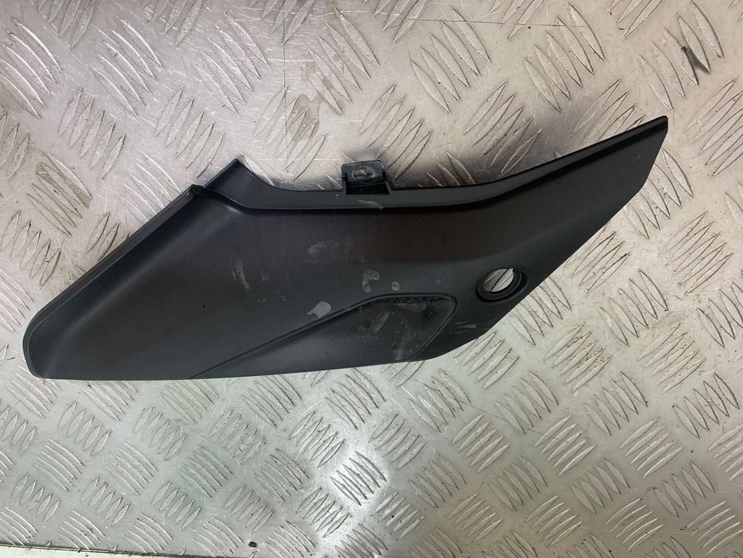 TRIUMPH TRIDENT 660 SIDE PANEL  YEAR 2021-2024 (CMB1148)