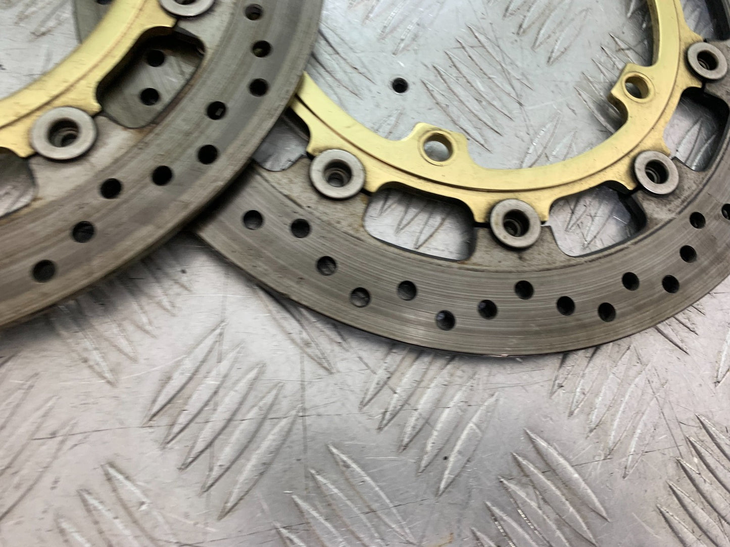 TRIUMPH SPEED TRIPLE R 1050 FRONT BRAKE DISCS  2009 (CMB1183)
