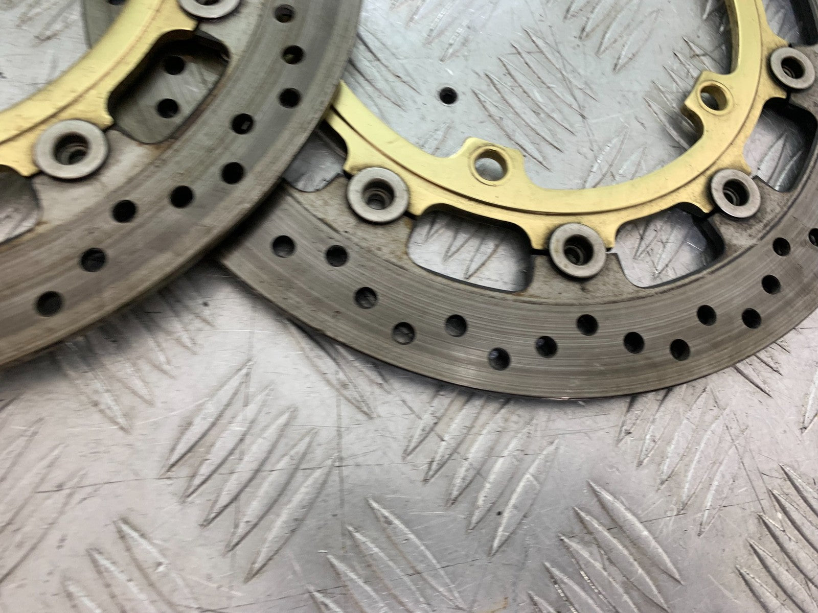 TRIUMPH SPEED TRIPLE R 1050 FRONT BRAKE DISCS  2009 (CMB1183)