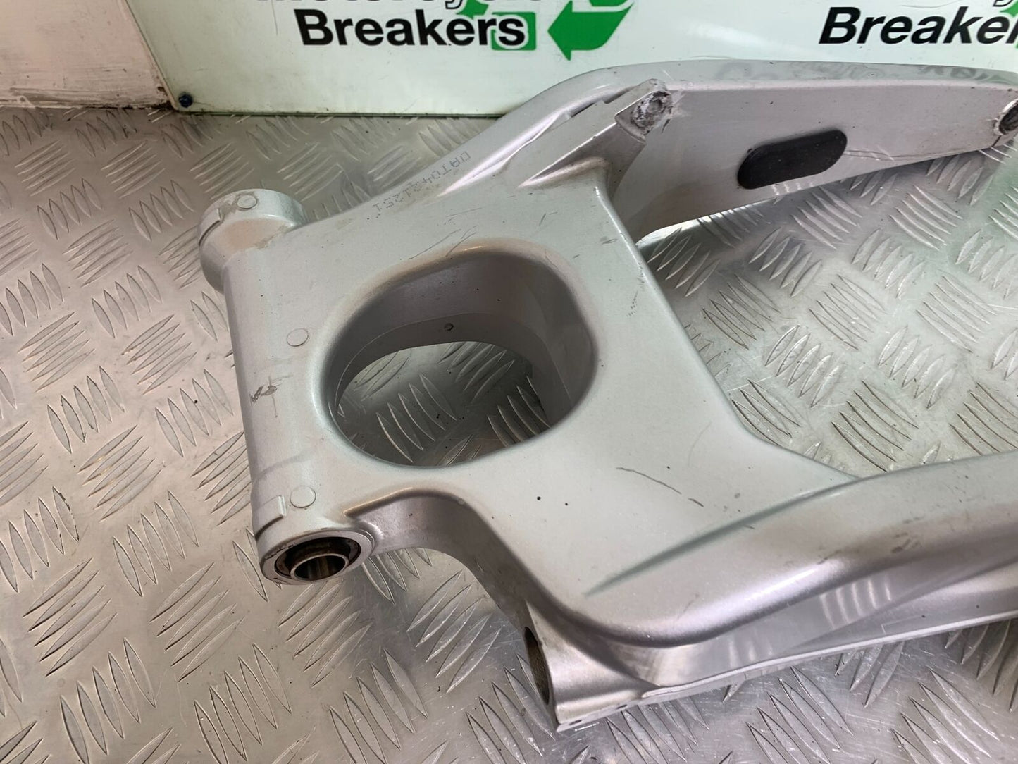 YAMAHA FJR1300 FJR 1300 SWINGARM YEAR 2001-05 (CMB1005)
