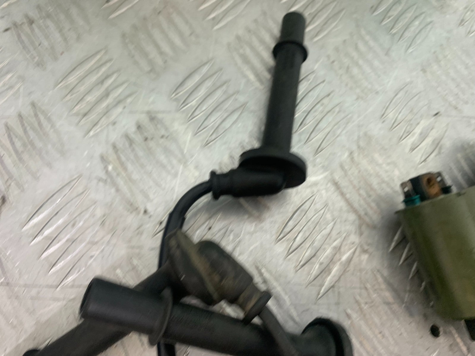 HONDA VFR800 PRE V-TEC COILS AND CAPS   YEAR 1998-2001 (CMB1233)