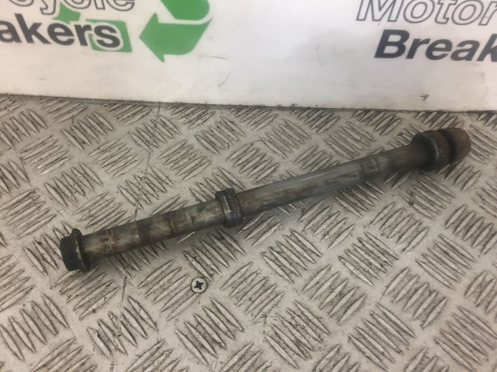 HONDA XL1000 VARADERO REAR WHEEL SPINDLE YEAR 2000 (STOCK 343)