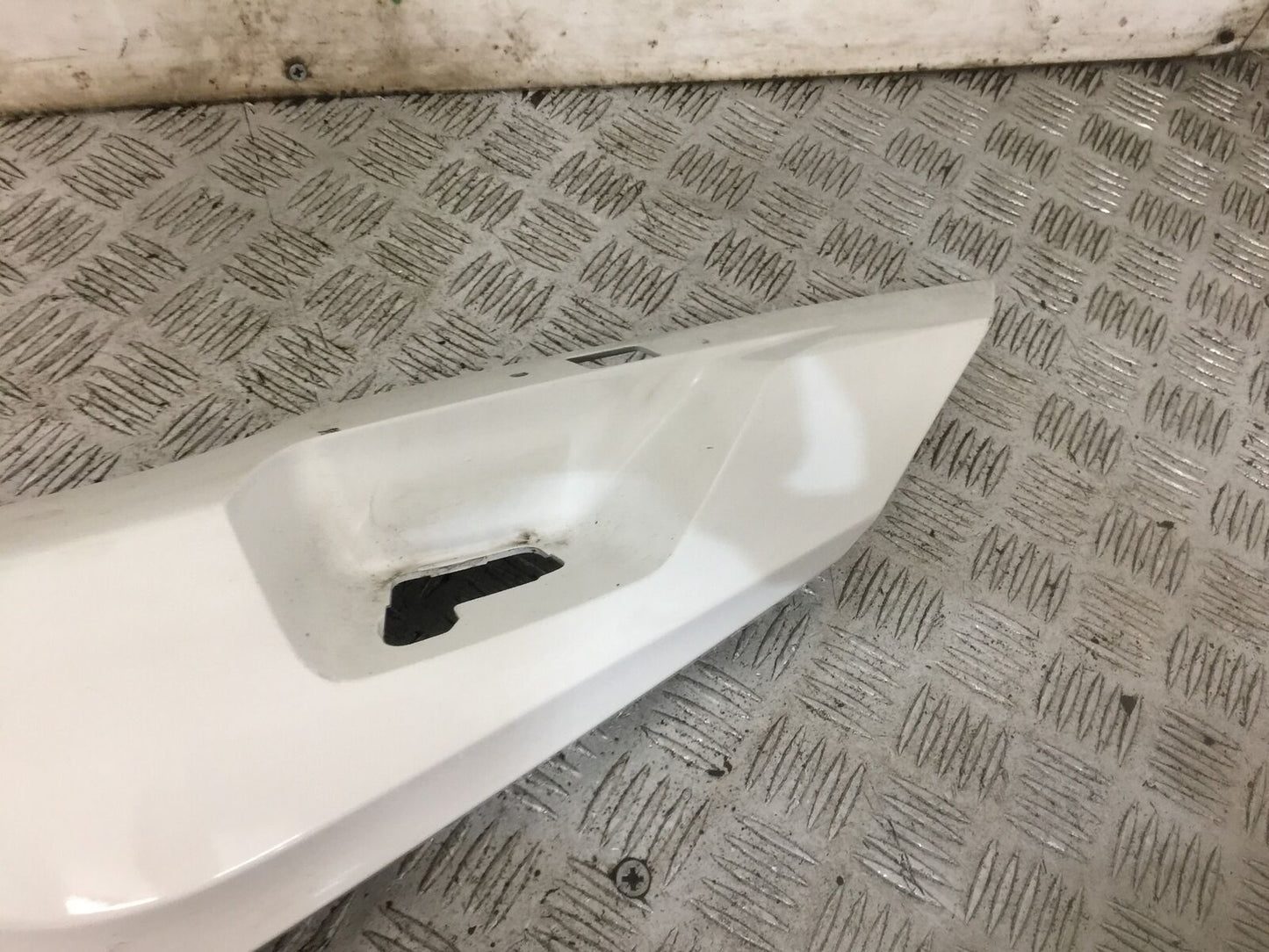 BMW R1250 R 1250 RT LEFT SEAT PANEL  YEAR 2023 (STOCK 907)