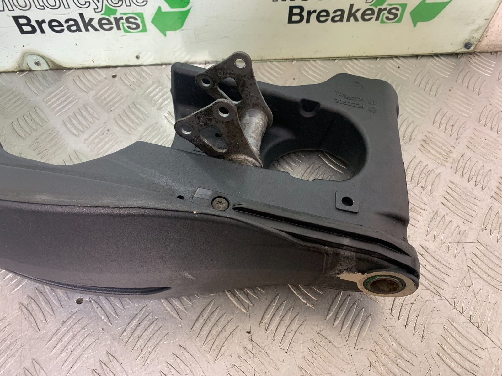 TRIUMPH 1050 SPRINT GT SWINGARM  YEAR 2010-2016 (CMB1250)