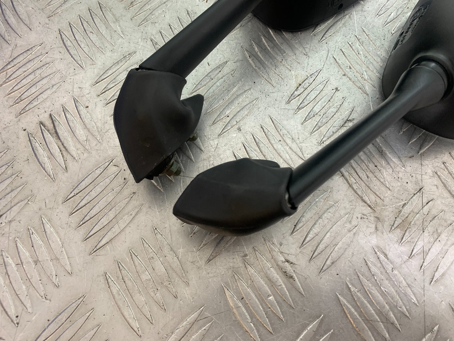 YAMAHA YZF R1 LEFT AND RIGHT GENUINE MIRRORS  YEAR 2004-2006 (CMB1155)