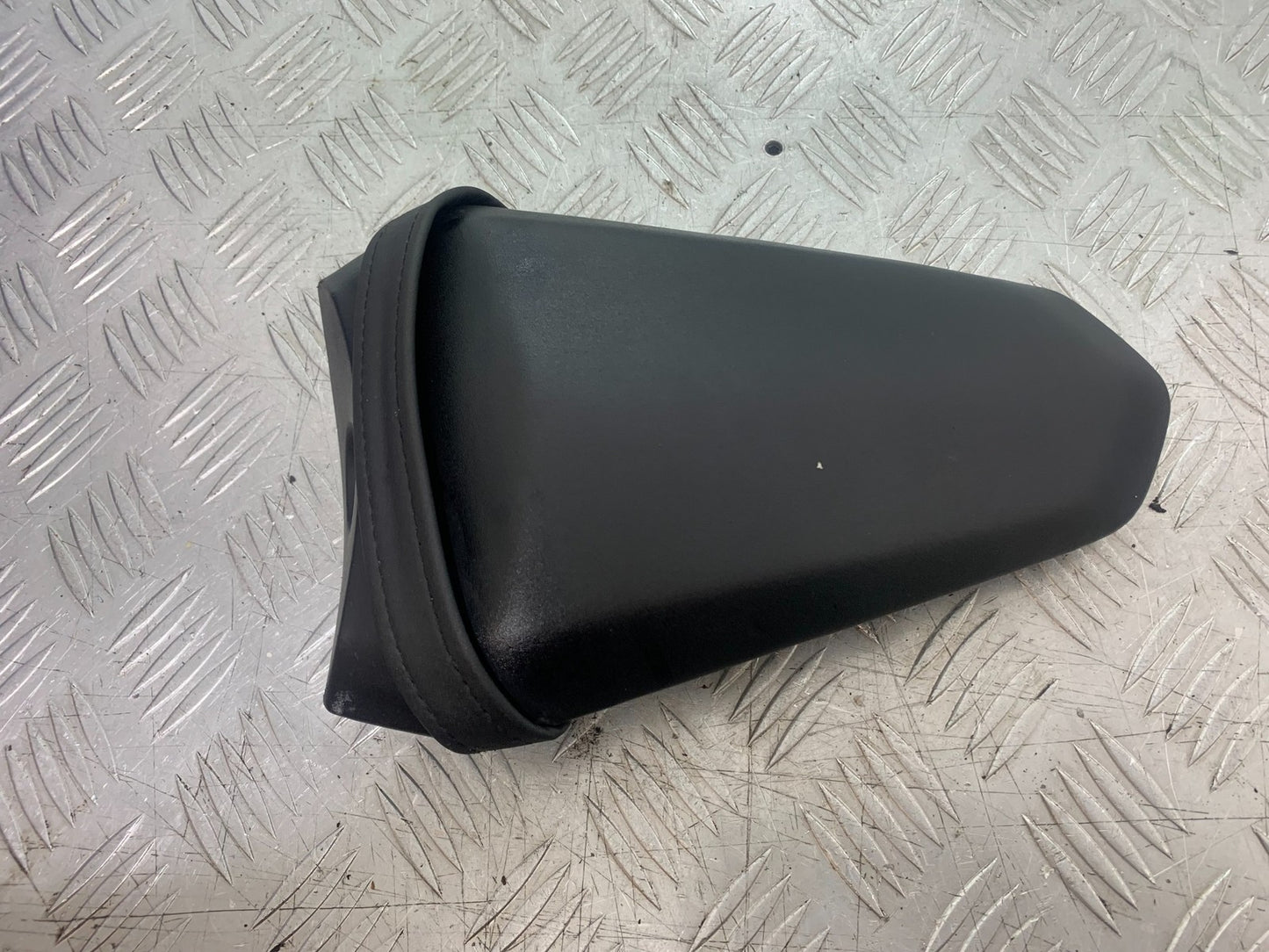 YAMAHA YZF R7 REAR SEAT  YEAR 2022-2025 (CMB1255)