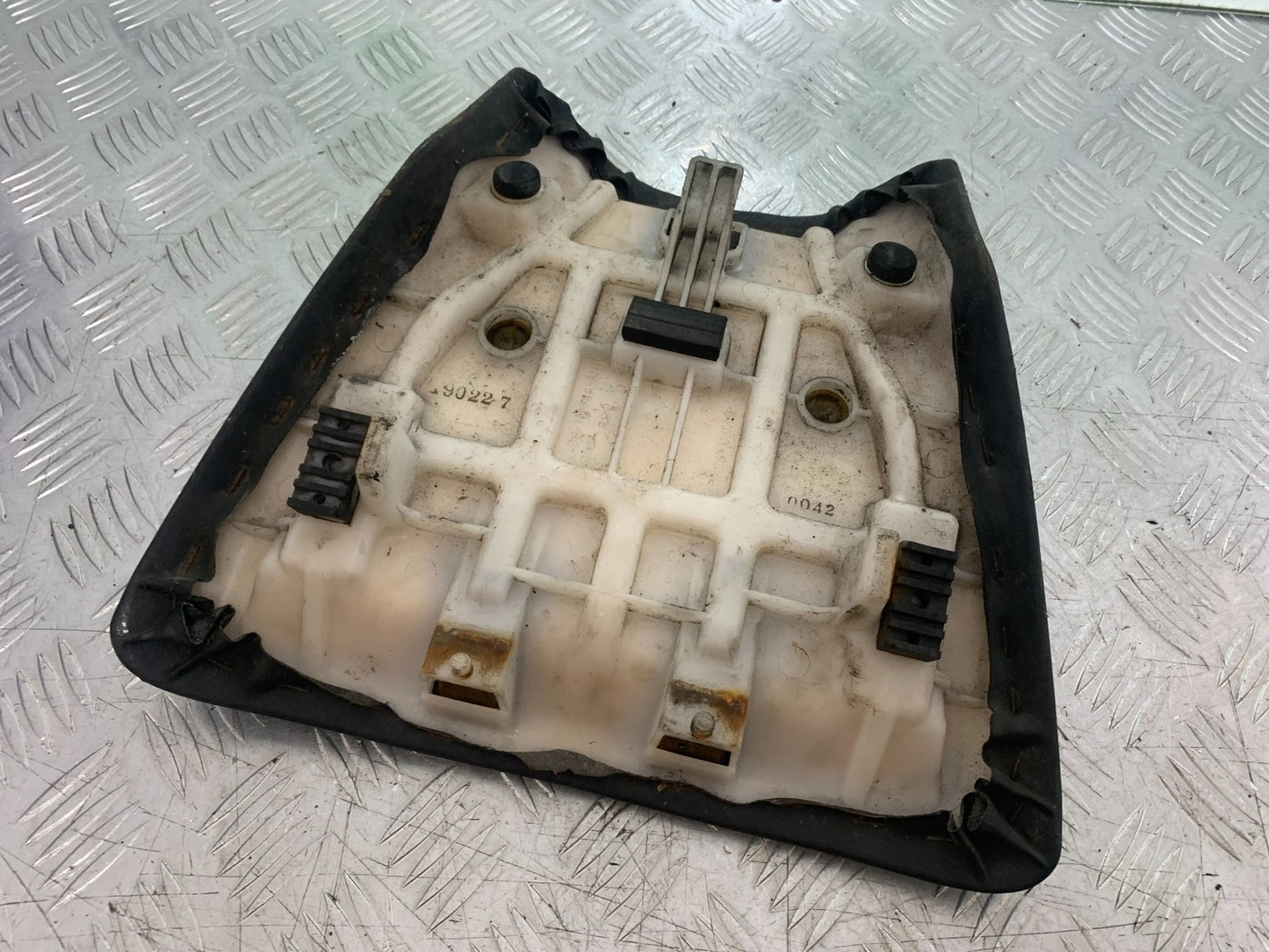 KAWASAKI Z750 Z 750 FRONT SEAT   YEAR 2004-2006  (CMB1234)