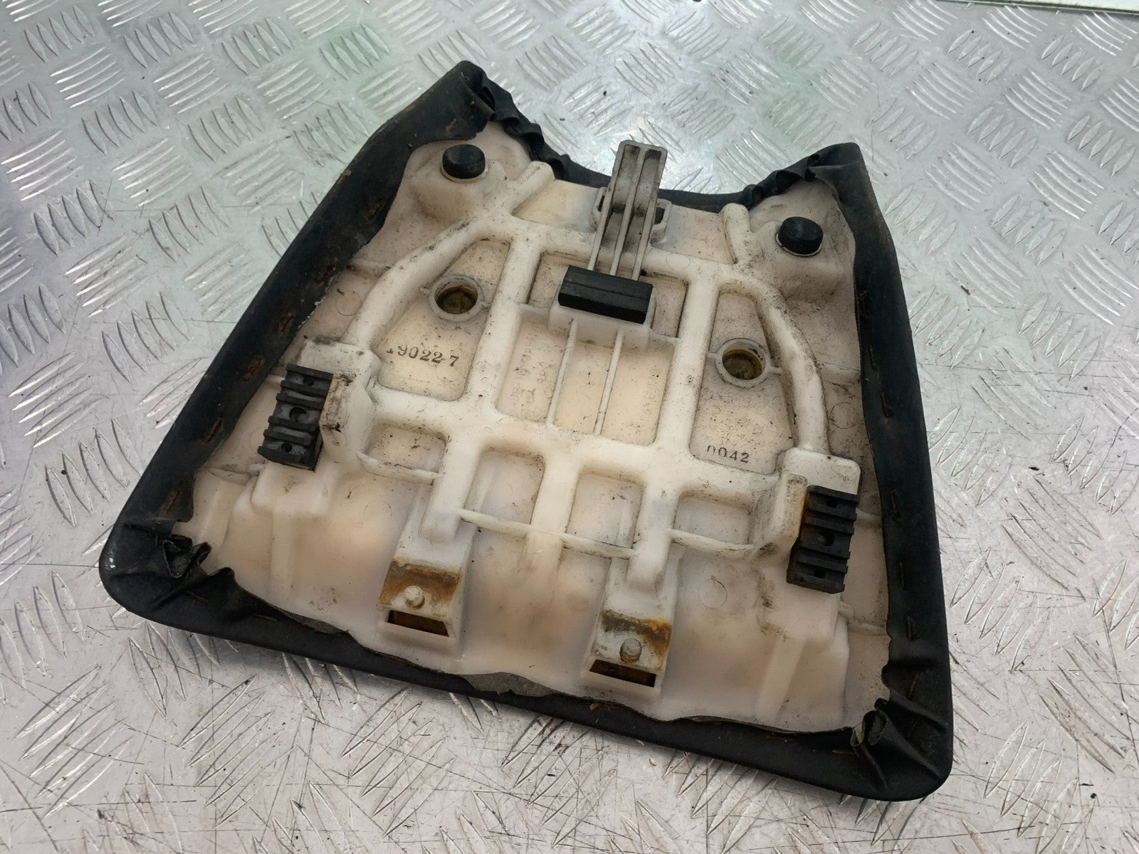 KAWASAKI Z750 Z 750 FRONT SEAT   YEAR 2004-2006  (CMB1234)