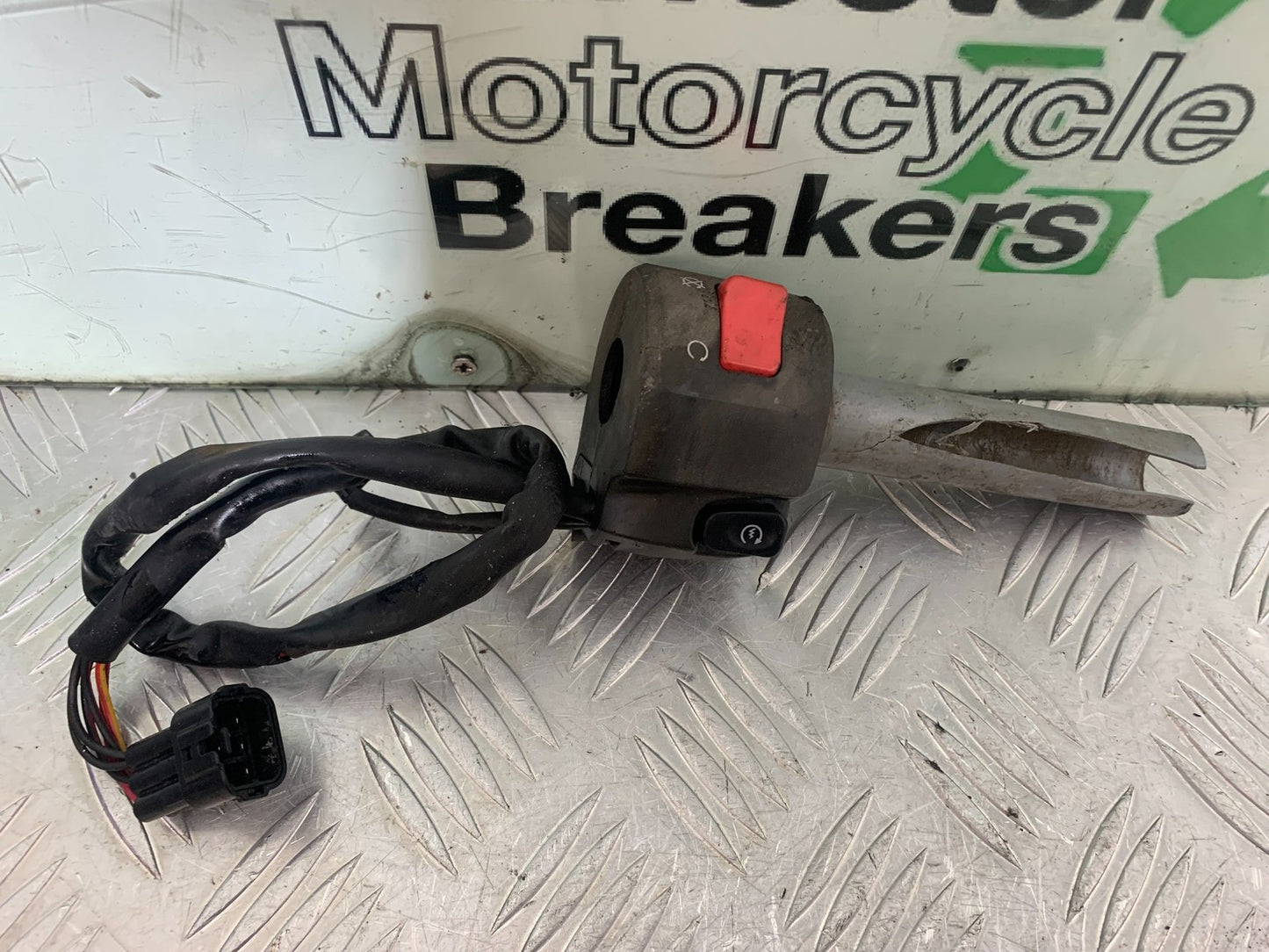 KAWASAKI Z750 Z 750 RIGHT SWITCH GEAR  YEAR 2004-2006  (CMB1234)