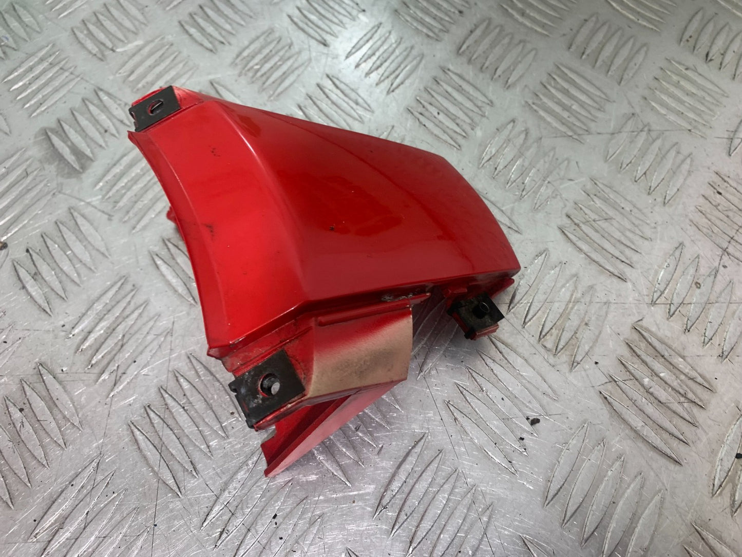 TRIUMPH 955i SPRINT ST TAIL PIECE JOINER  1999-2004 (CMB1176)