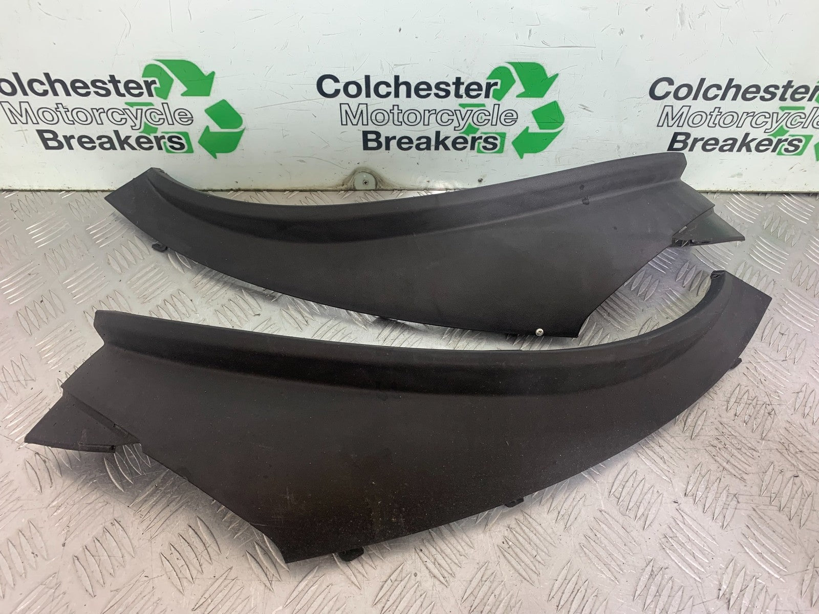 PIAGGIO MP3 250 ie LEFT AND RIGHT SIDE PANELS   YEAR 2007 (CMB1307)