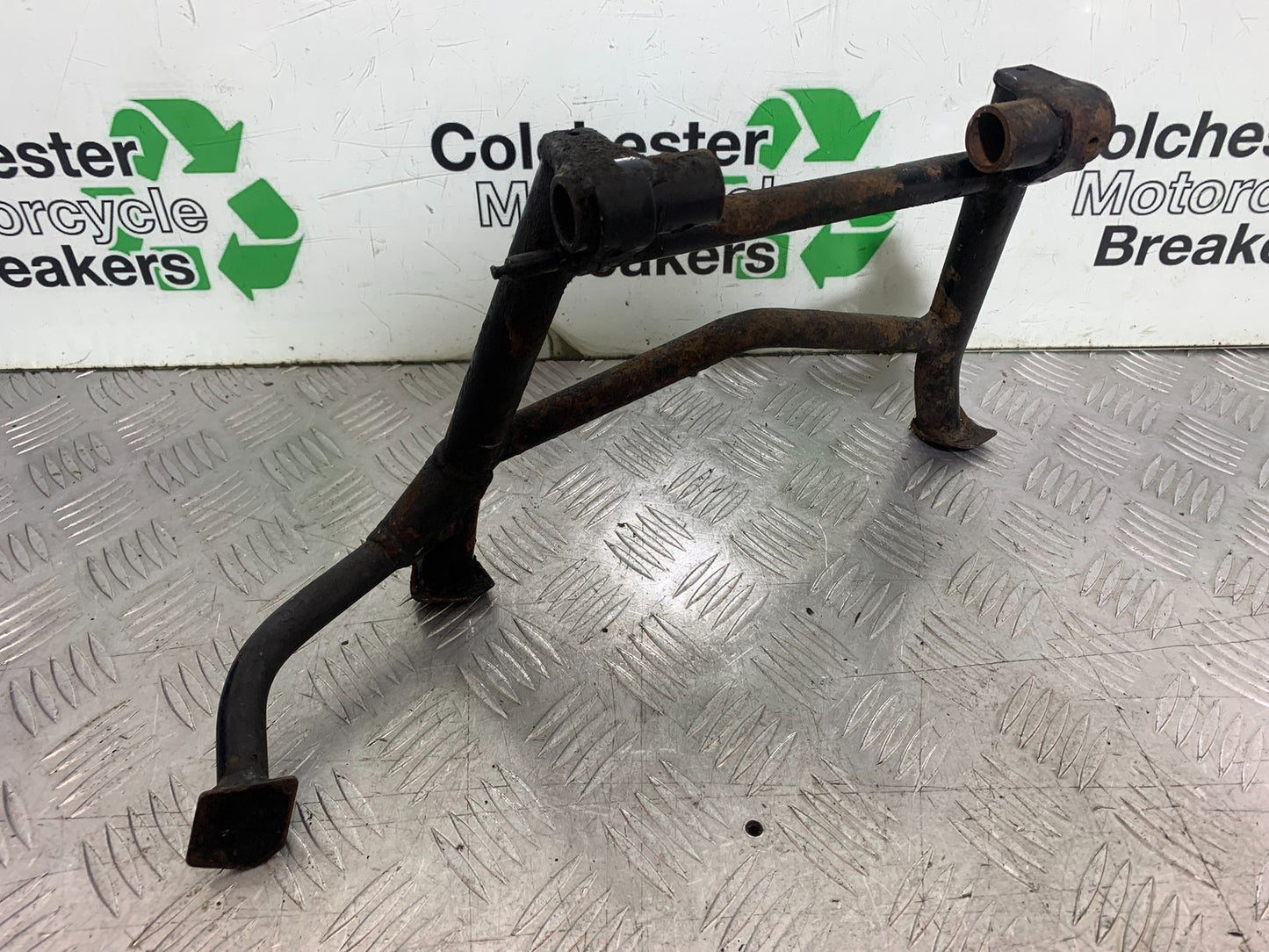 TRIUMPH TROPHY 900 CENTER STAND  YEAR 1991-95 (CMB1251)