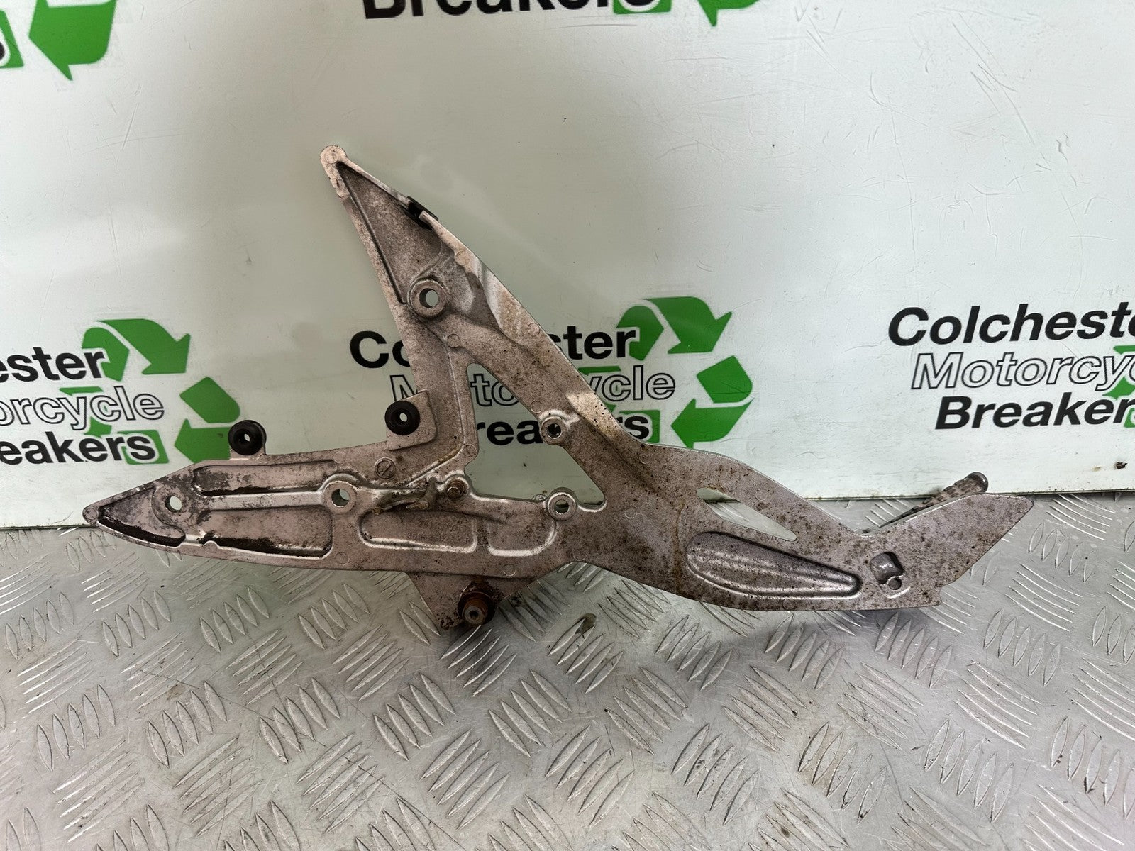 KAWASAKI ER6 F ER6F RIGHT HANGER AND PEGS YEAR 2005-2008 (CMB1178)