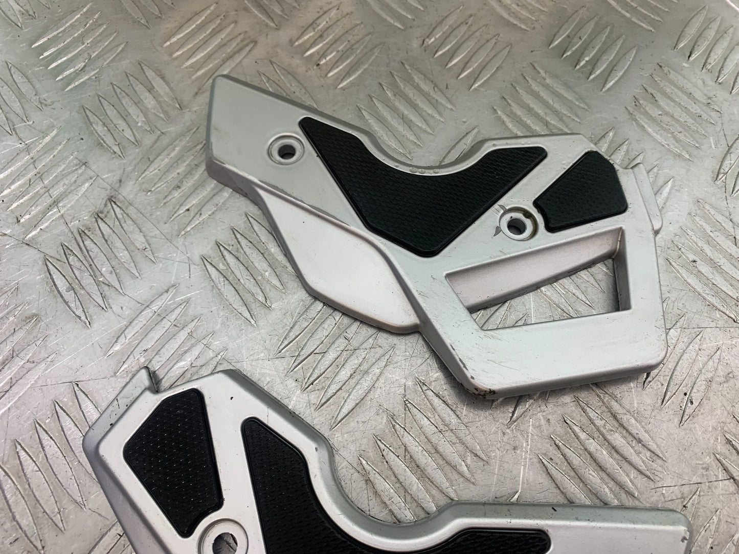 APRILIA 650 PAGASO STRADA LEFT & RIGHT FRAME COVERS   YEAR 2005-2010 (CMB1260)