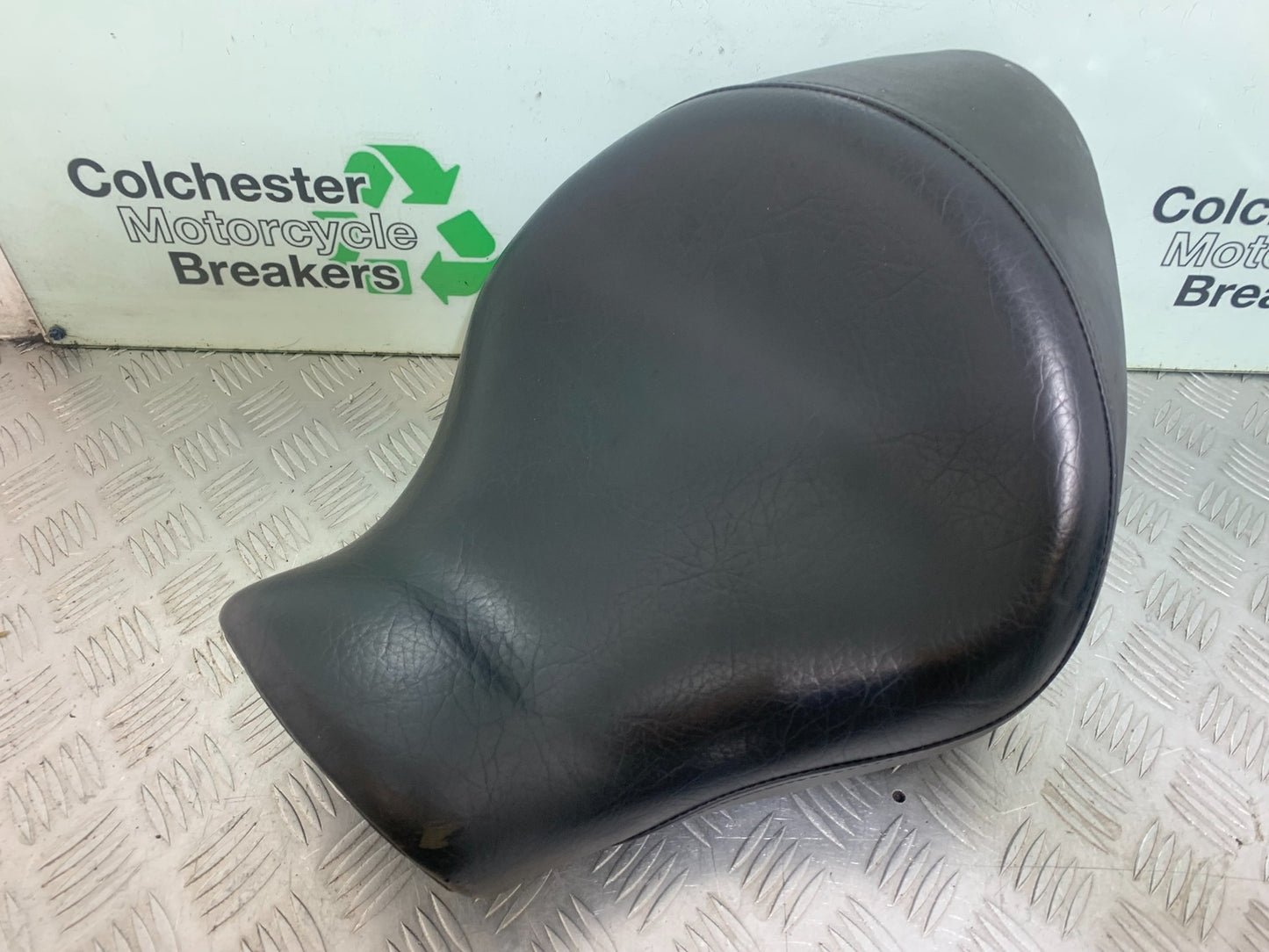 HONDA VTX1300 S-6 FRONT SEAT    YEAR 2004-09 (CMB1159)