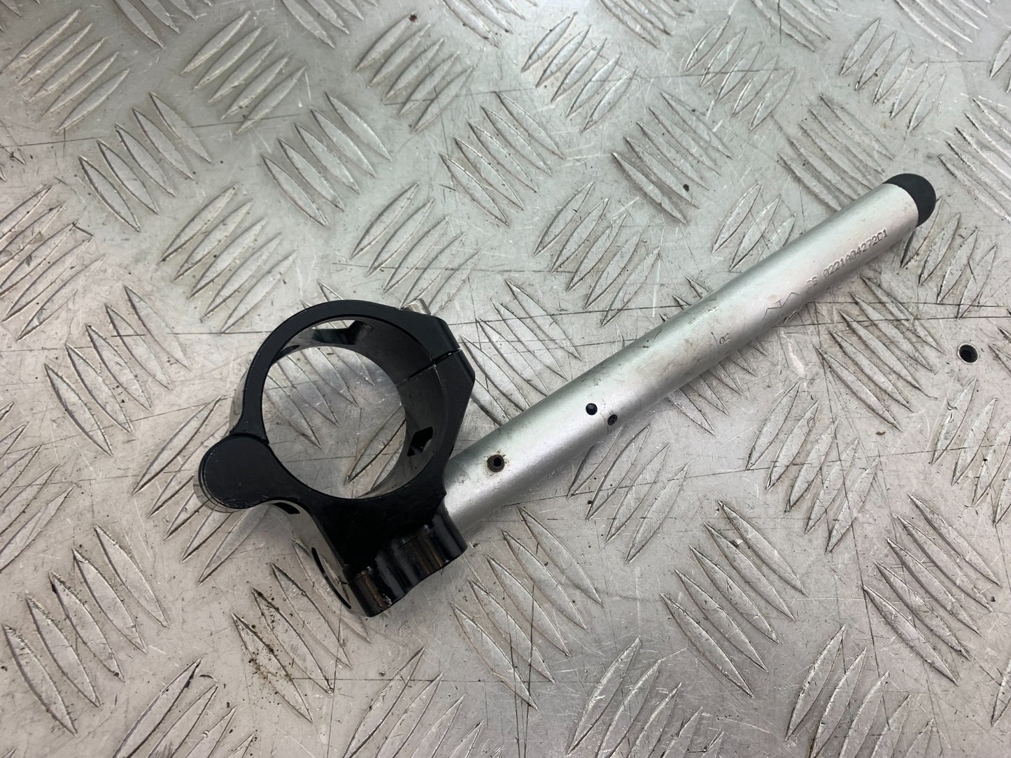DUCATI 996 SPS 748 916 998 RIGHT HANDLEBAR   1999-2000 (CMB1209)