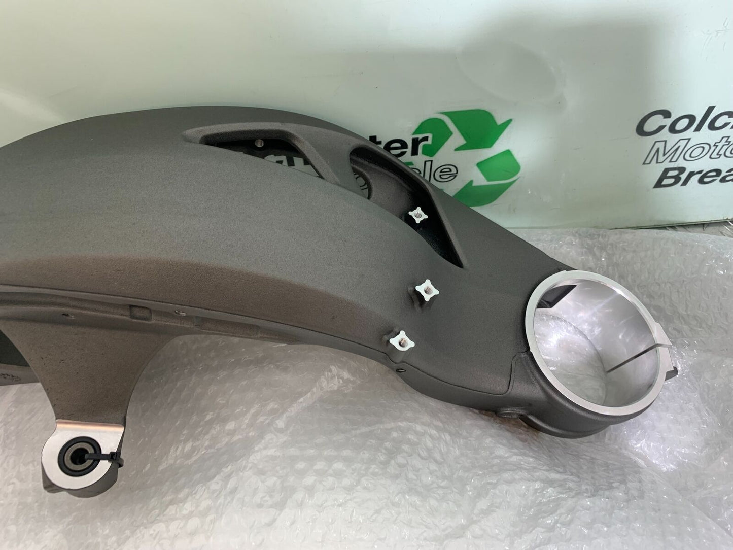 TRIUMPH 1050 SPEED TRIPLE RS SWINGARM YEAR 2018-2020 (CMB1029)