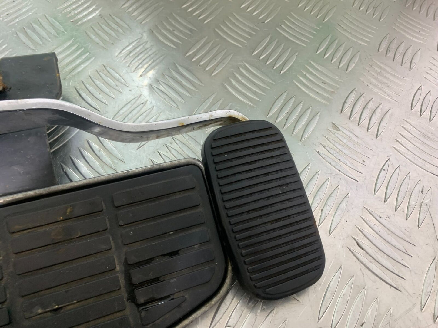 SUZUKI INTRUDER VL800 C800 RIGHT FOOTBOARD   YEAR 2012-16 (CMB1039)