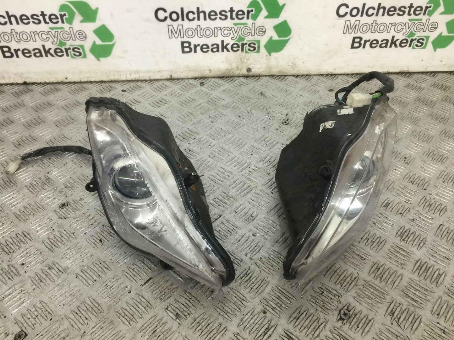 PEUGEOT GEOPOLIS 125 HEADLIGHTS    YEAR 2011  (STOCK 887)