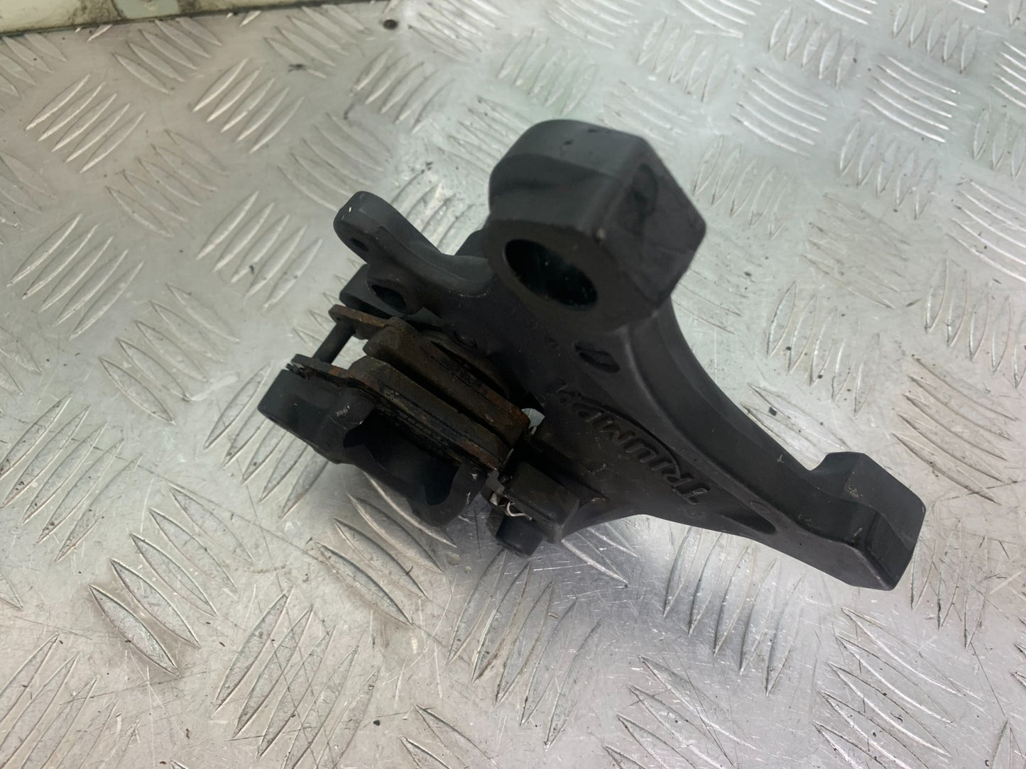 TRIUMPH 675 STREET TRIPLE REAR CALIPER AND BRACKET   2013-2016 (CMB1186)