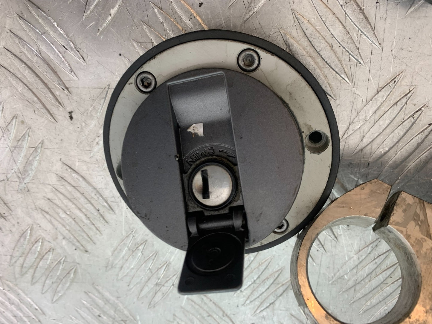 TRIUMPH 1050 SPRINT ST LOCKS AND KEY  2003-2011 (CMB1285)