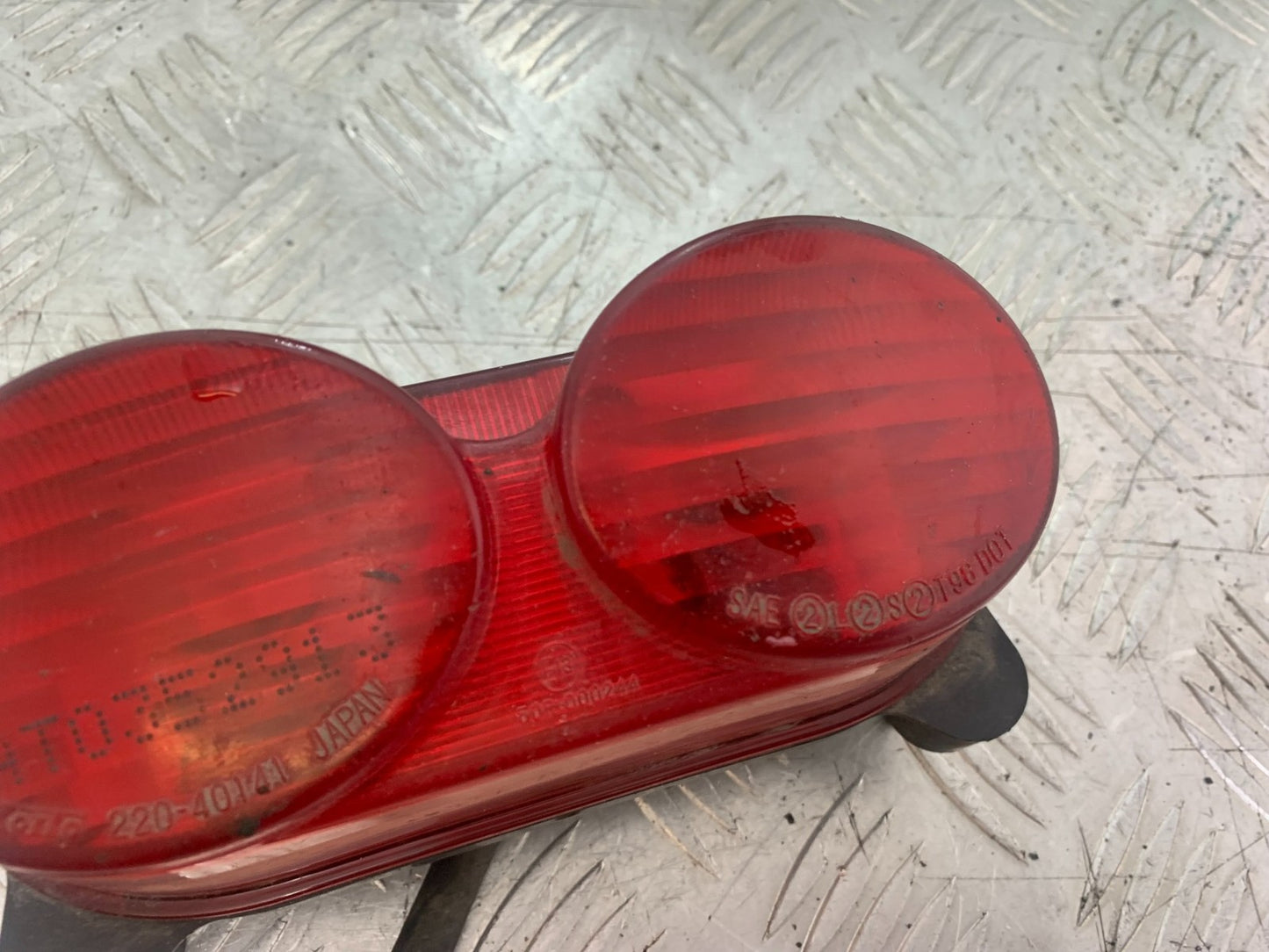 KAWASAKI ZX9R ZX9 C REAR LIGHT  YEAR 1998-99 (CMB1213)