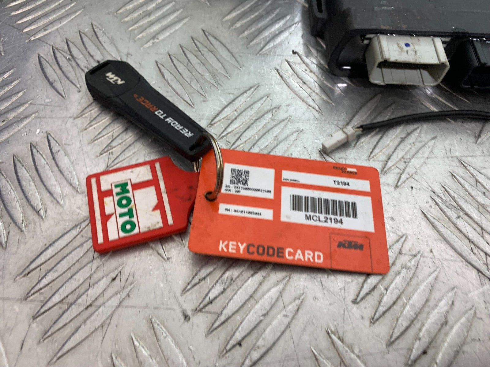 KTM 1290 SUPER DUKE R ECU LOCKS KEY CARD  YEAR 2020-2024 (CMB1272)