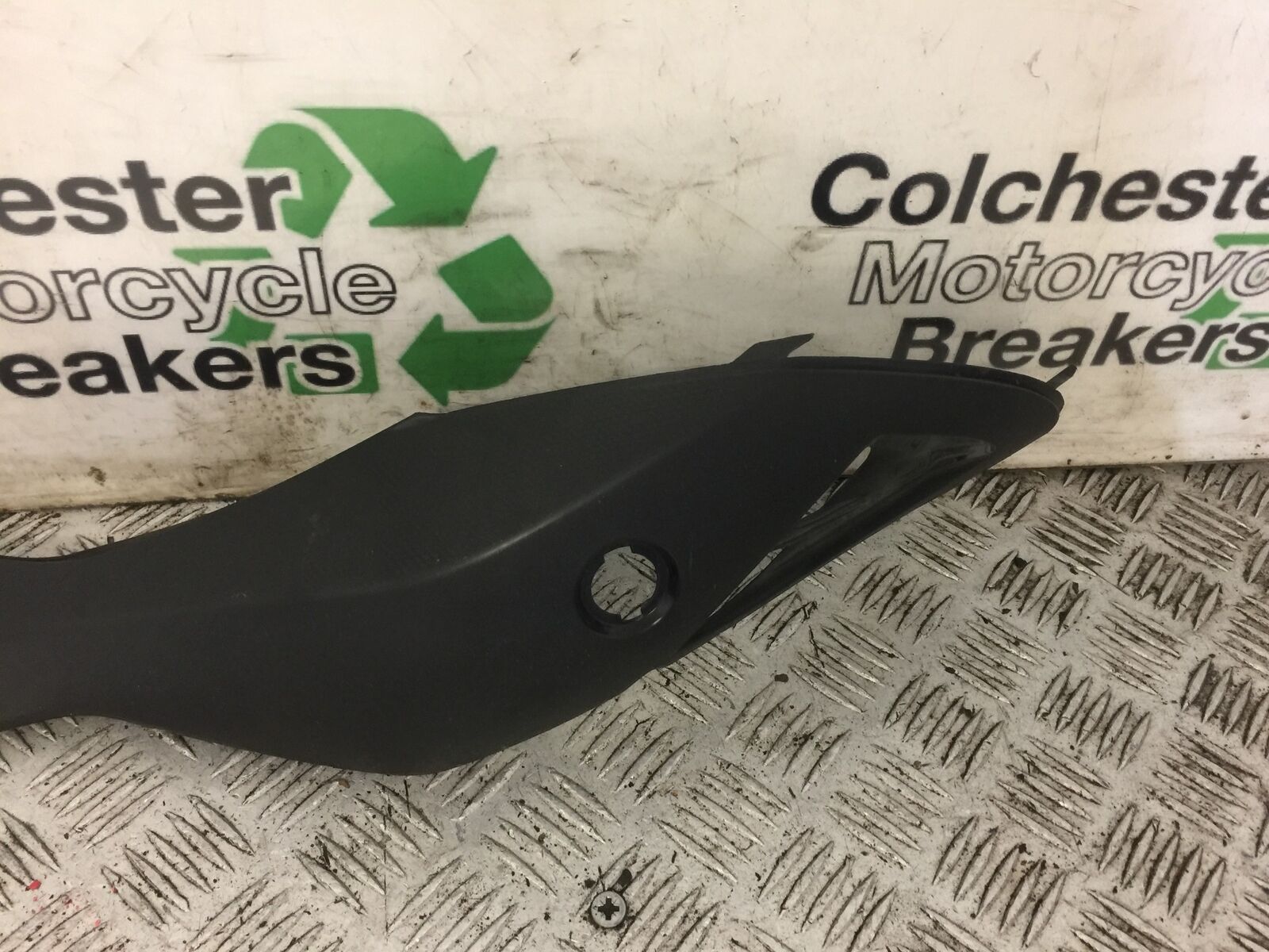 APRILIA RSV1000 RSV 1000 MILLE LEFT SEAT PANEL YEAR 2006-10 (STOCK 713)