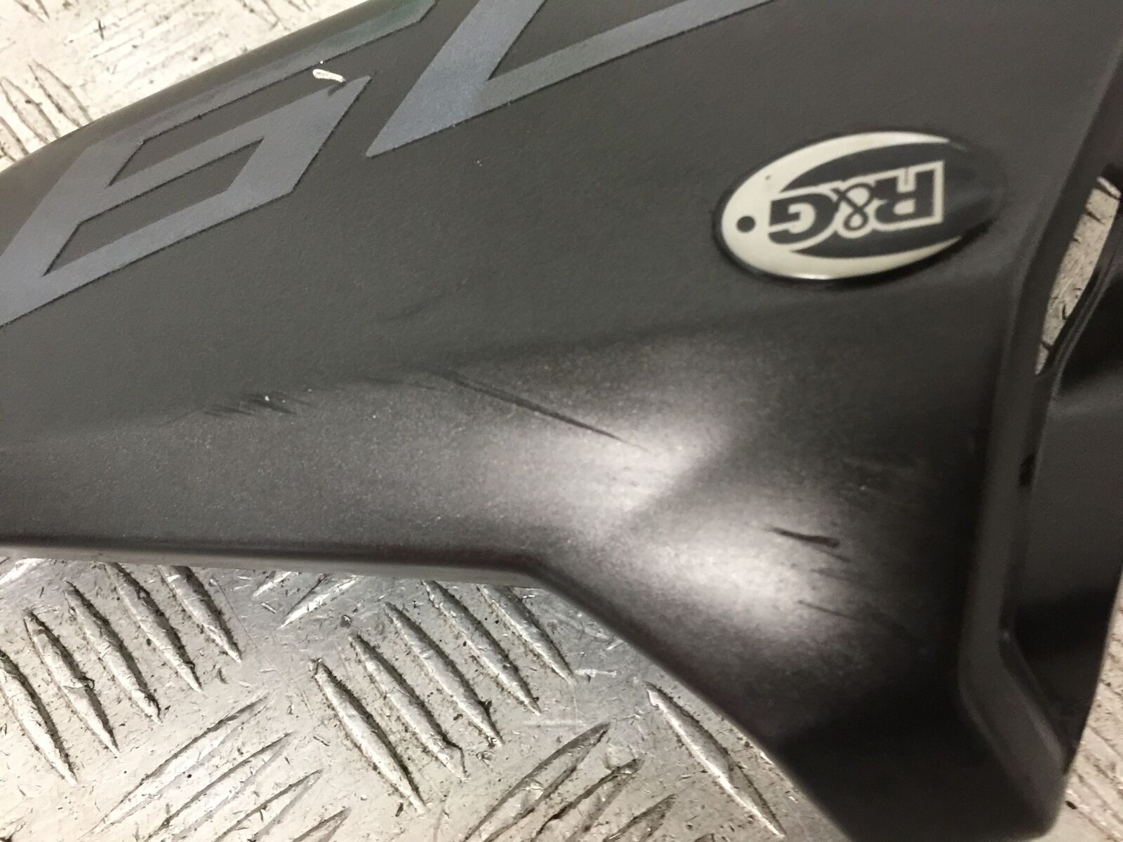 YAMAHA MT09 MT-09 LEFT FAIRING PANEL  YEAR 2018 (STOCK 906)