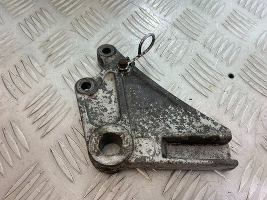 KAWASAKI Z750 ZR750 ZR-7S REAR CALIPER BRACKET   YEAR 1999-05 (CMB1135)