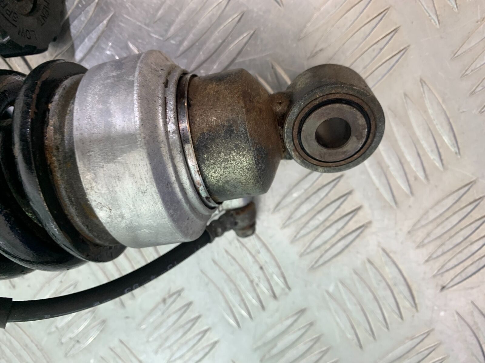 HONDA NTV 650 REVERE REAR SHOCK  YEAR 1988-1996  (CMB1025))