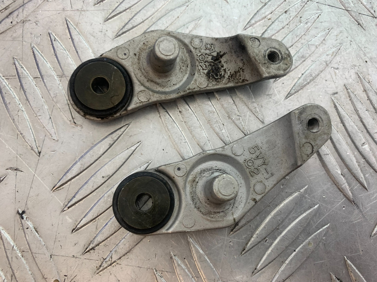 YAMAHA YZF R1 PETROL TANK BRACKETS   YEAR 2004-2006 (CMB1155)