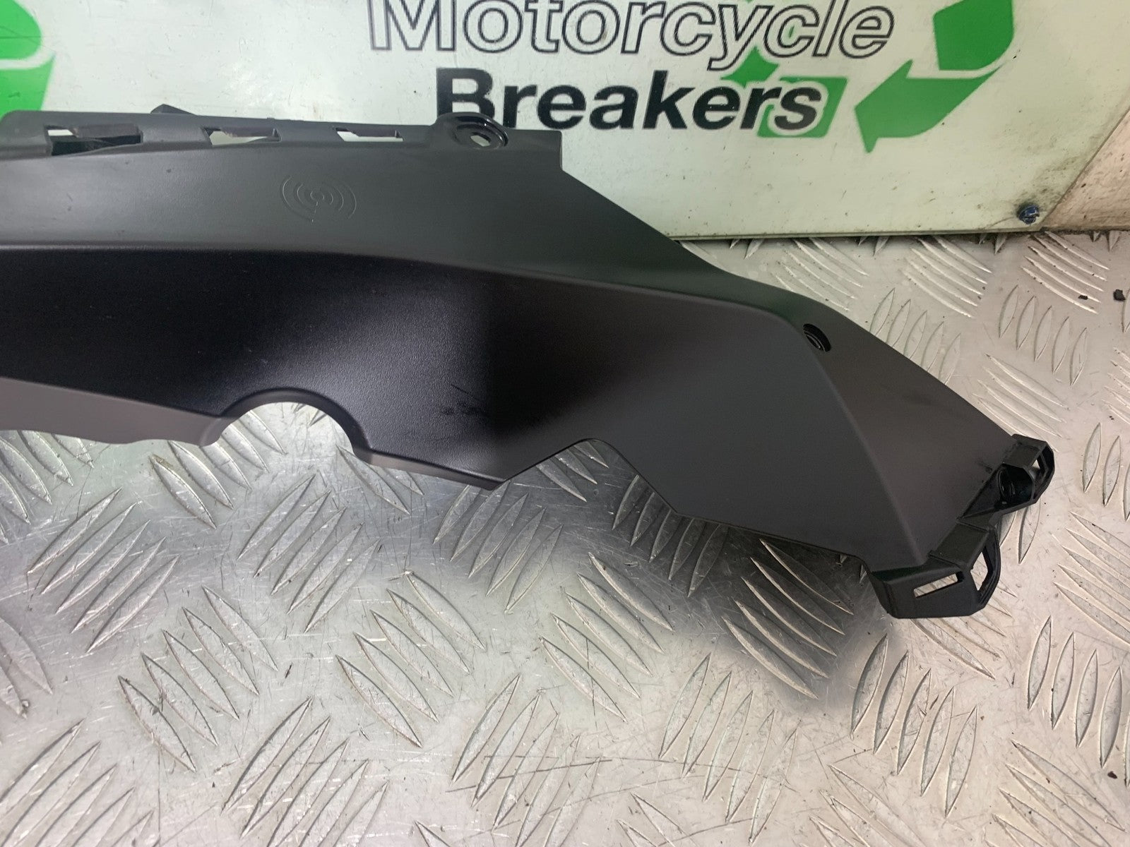 KTM 1290 SUPER DUKE R RIGHT TOP INFILL PANEL  YEAR 2020-2024 (CMB1272)