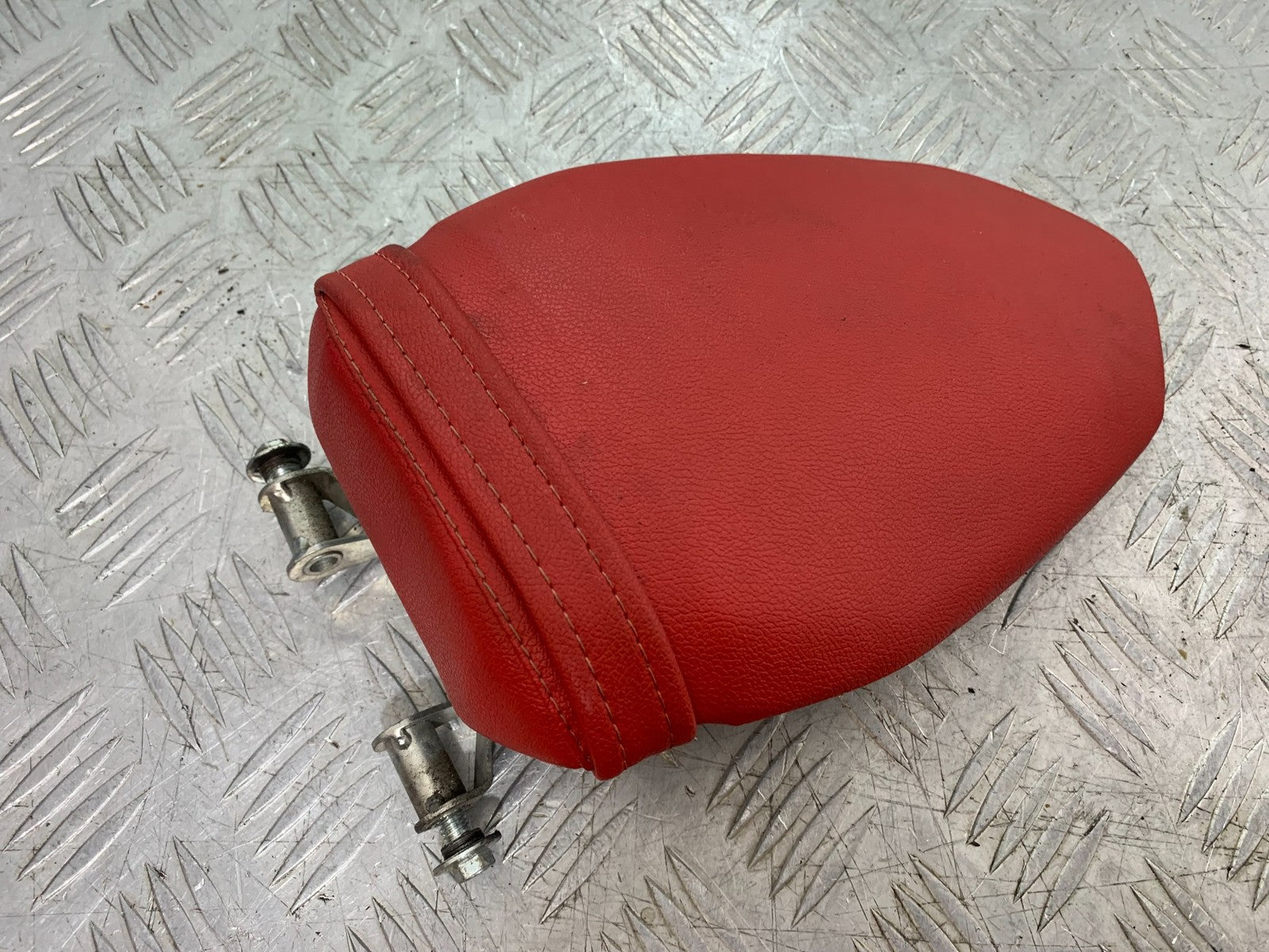 MV AGUSTA 675 F3 REAR SEAT   YEAR 2012-2016 (CMB1302)