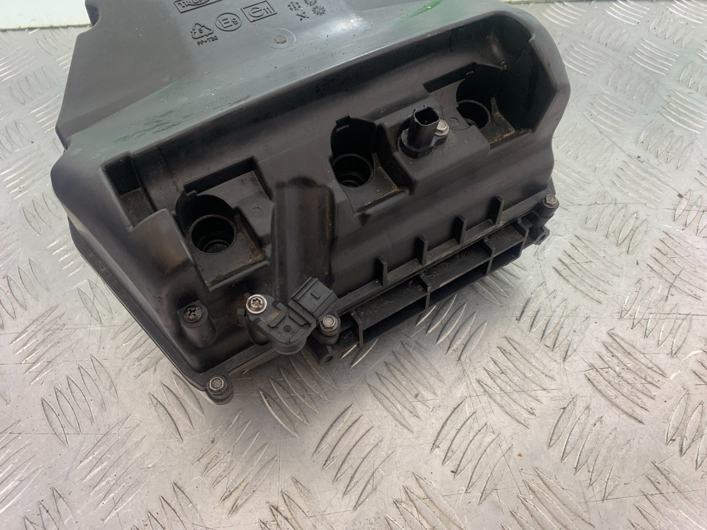 TRIUMPH 675 STREET TRIPLE AIRBOX   2013-2016 (CMB1186)