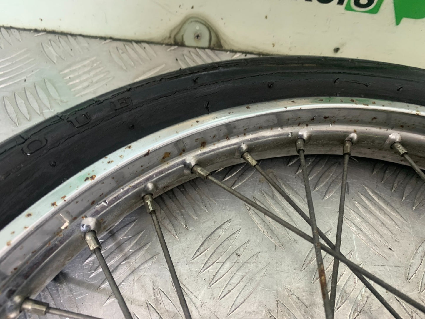 SUZUKI GP100 GP 100 FRONT WHEEL  YEAR 1978-1988 (CMB1259)