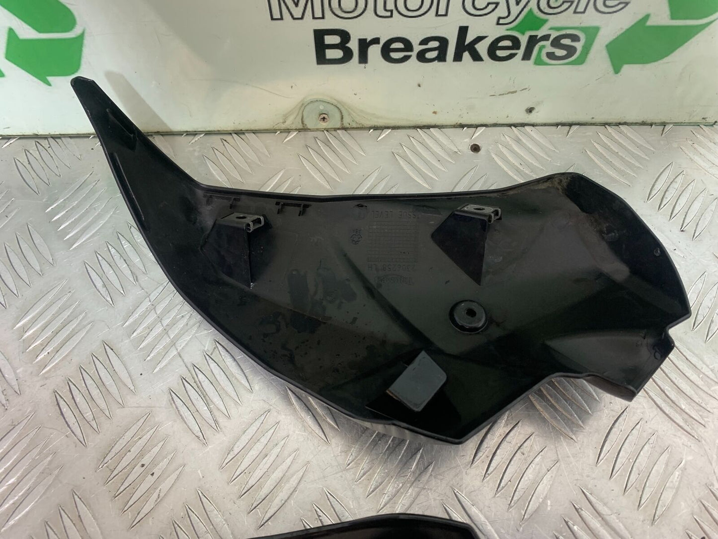TRIUMPH TIGER 800 LEFT AND RIGHT INFILL COVERS  YEAR 2011-2014 (CMB1113)