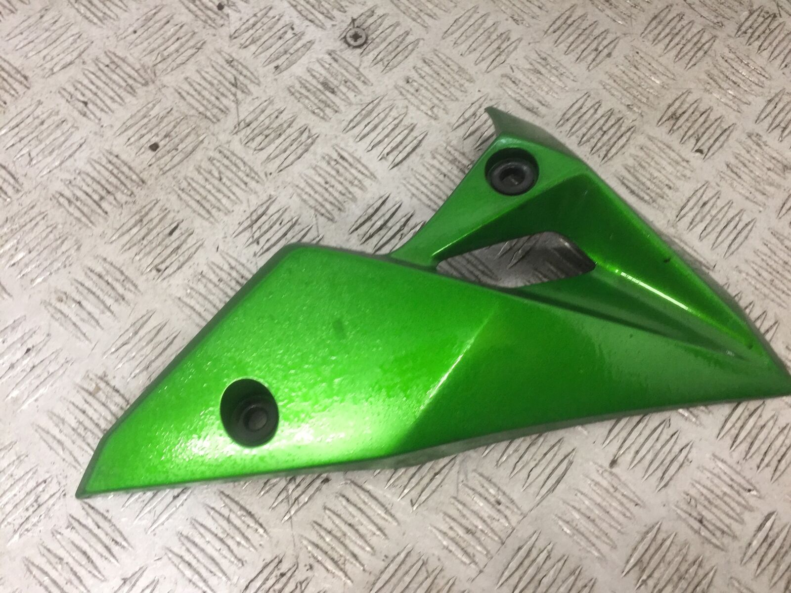 KAWASAKI Z800 Z 800 RIGHT BELLY PAN   YEAR 2015  (STOCK 874)