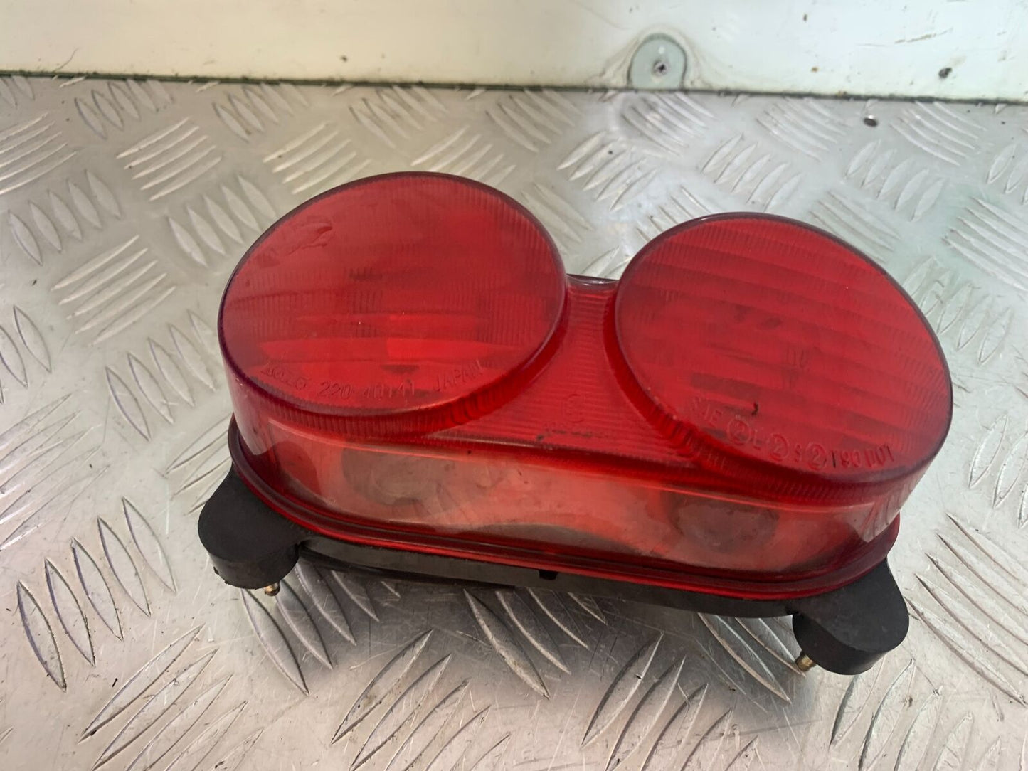 KAWASAKI Z750 ZR750 ZR-7S REAR LIGHT   YEAR 1999-05 (CMB1135)