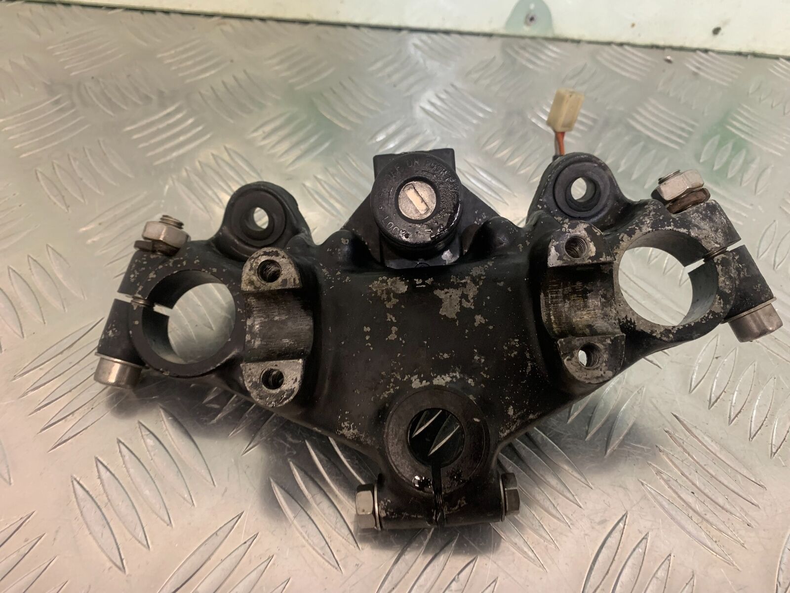 SUZUKI GS750 E GS 750E TOP YOKE  YEAR 1979  (STOCK 959)