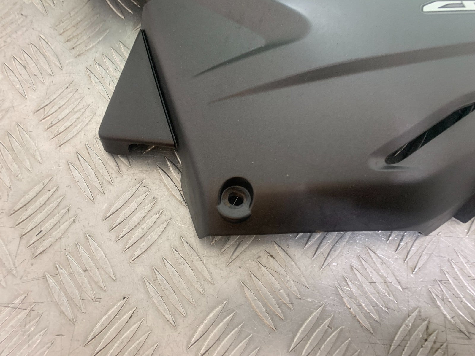 HONDA CBF125 CBF 125 LEFT SEAT PANEL  YEAR 2009-14  (CMB1172)