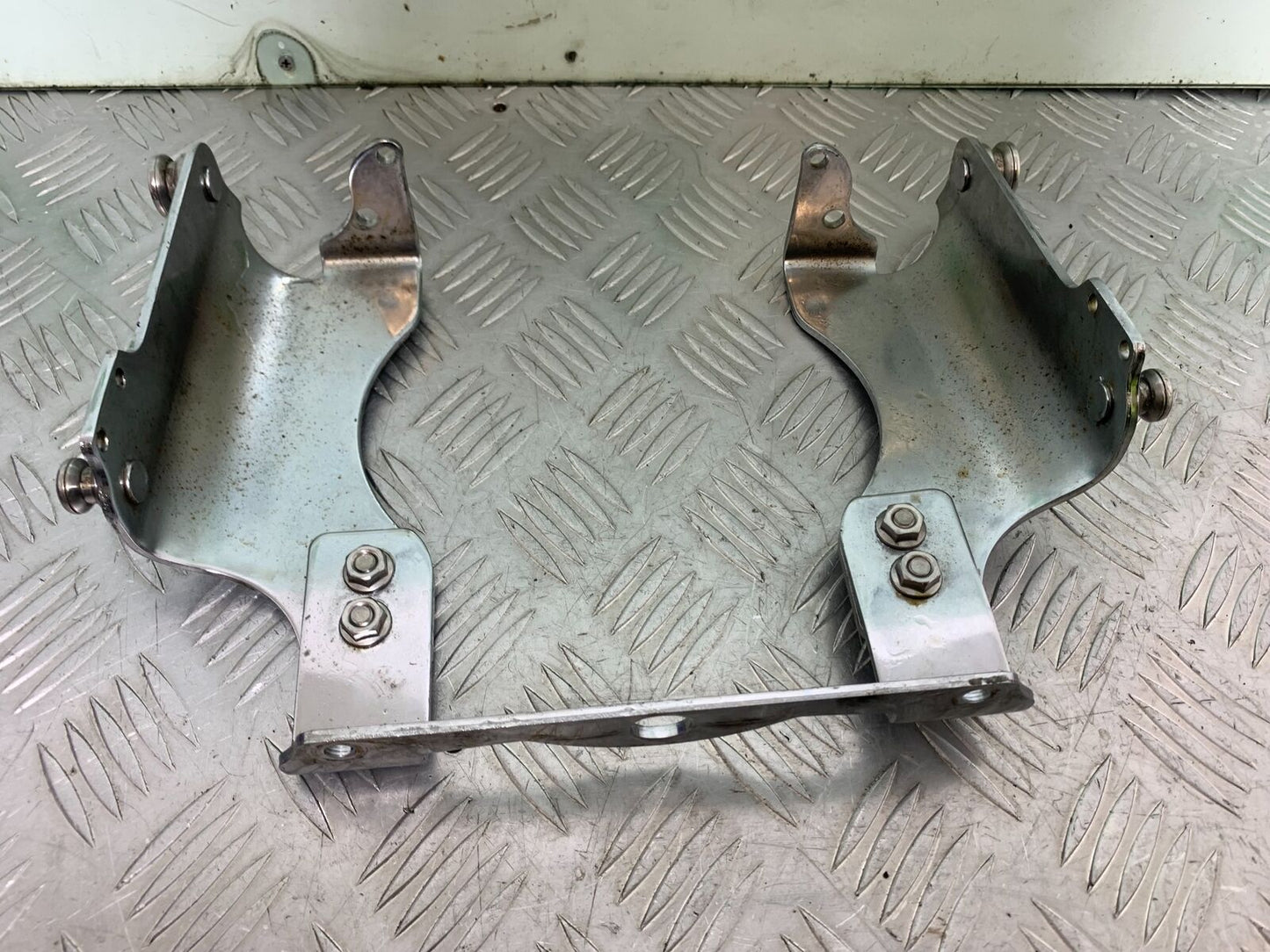 TRIUMPH THUNDERBIRD 1600 HEADLIGHT BRACKET    YEAR 2011 (CMB1107)