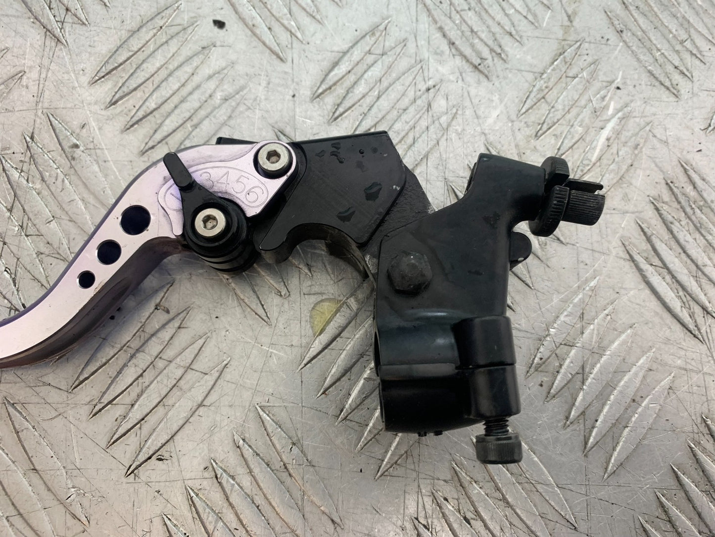 YAMAHA YZF-R125 YZF 125 CLUTCH LEVER AND BRACKET   YEAR 2019-2022 (CMB1263)
