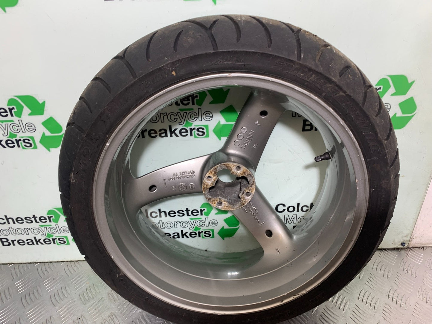 TRIUMPH 955i SPRINT ST REAR WHEEL  YEAR 1999-04 (CMB1230)